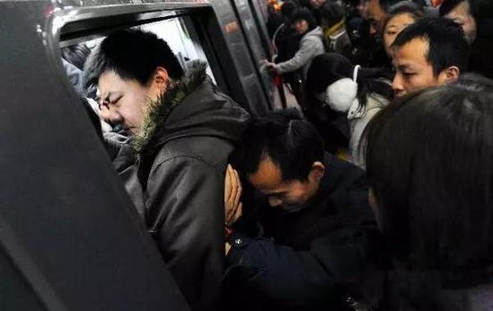 線路板廠就靜靜的看著你們擠地鐵 | 鞋都擠掉了！