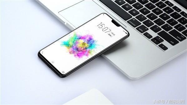 蘋果X雖然貴，但又一次引領(lǐng)了手機(jī)外觀